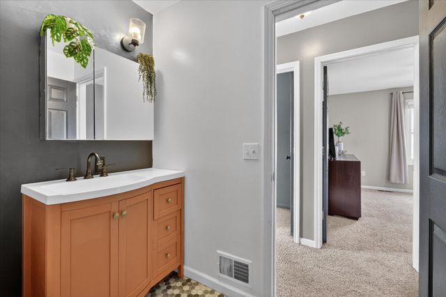 8915 Deering Street, Livonia, MI 48150