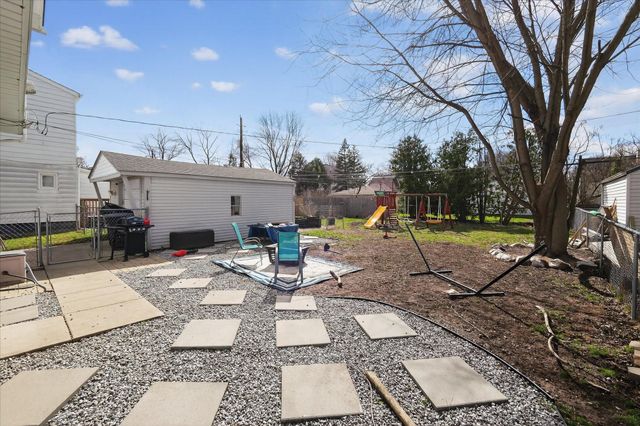 8915 Deering Street, Livonia, MI 48150