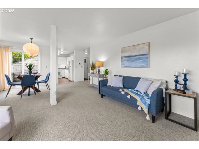 5858 S RIVERIDGE Ln 24, Portland, OR 97239