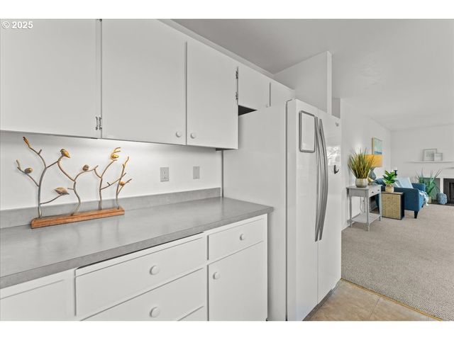 5858 S RIVERIDGE Ln 24, Portland, OR 97239