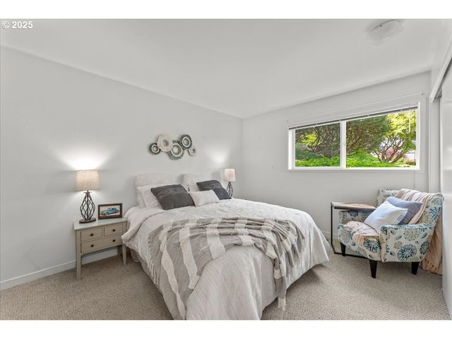 5858 S RIVERIDGE Ln 24, Portland, OR 97239