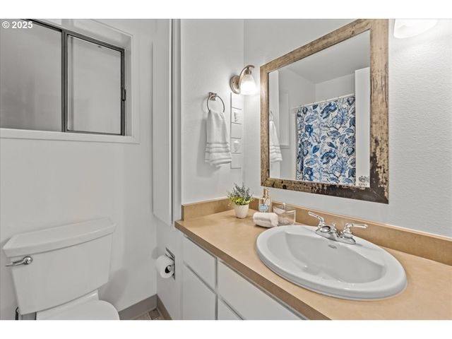 5858 S RIVERIDGE Ln 24, Portland, OR 97239