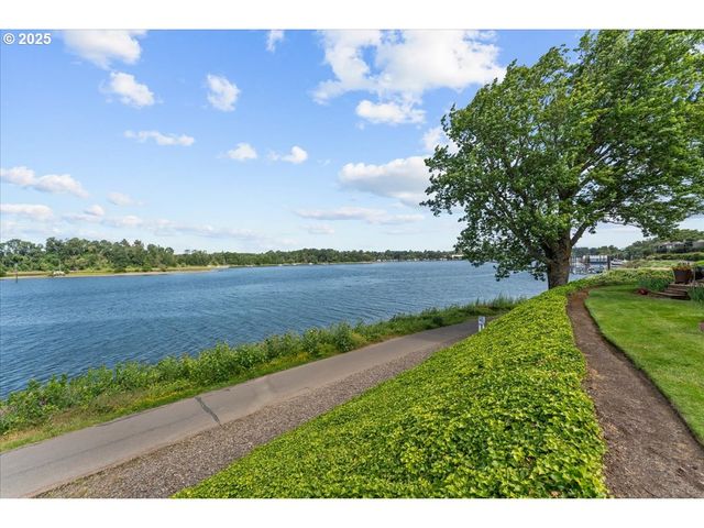 5858 S RIVERIDGE Ln 24, Portland, OR 97239