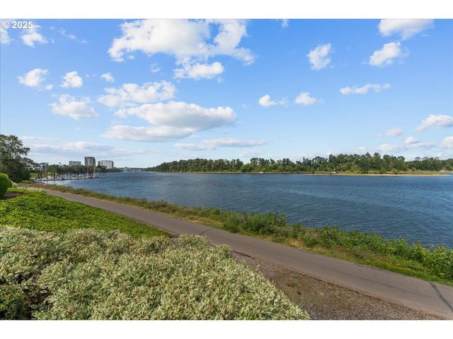 5858 S RIVERIDGE Ln 24, Portland, OR 97239