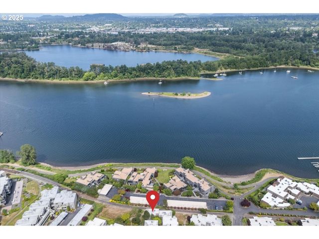 5858 S RIVERIDGE Ln 24, Portland, OR 97239