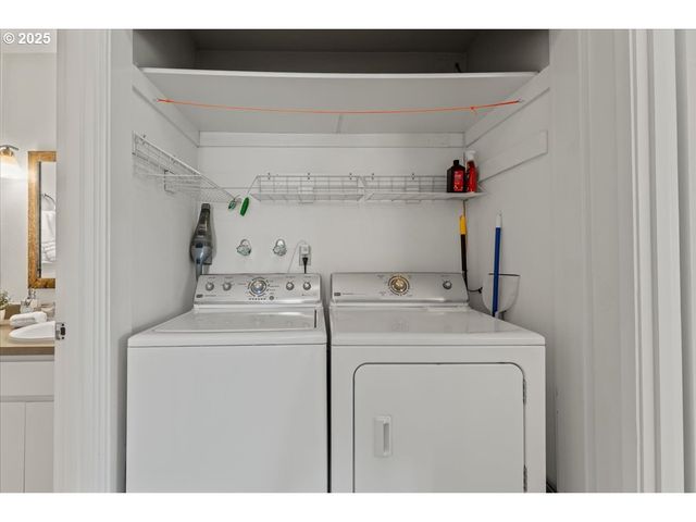 5858 S RIVERIDGE Ln 24, Portland, OR 97239