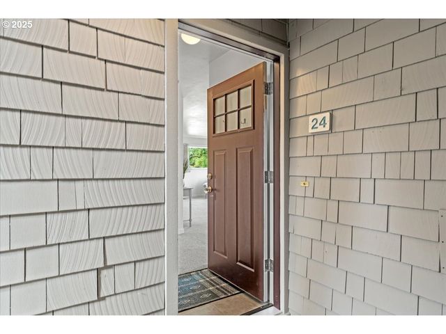 5858 S RIVERIDGE Ln 24, Portland, OR 97239