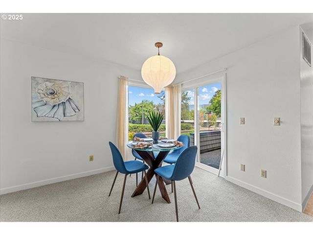 5858 S RIVERIDGE Ln 24, Portland, OR 97239