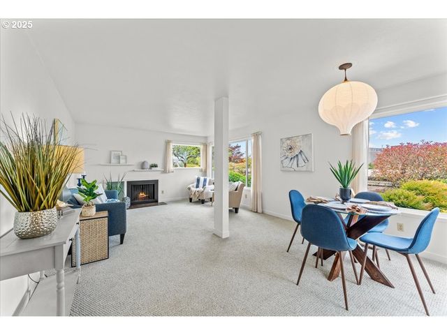 5858 S RIVERIDGE Ln 24, Portland, OR 97239