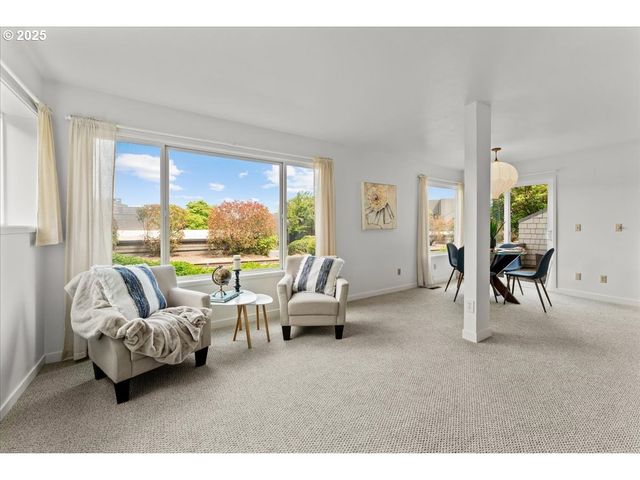 5858 S RIVERIDGE Ln 24, Portland, OR 97239