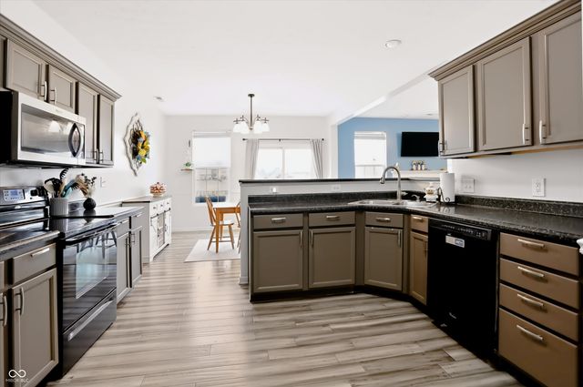 3392 Roundlake Lane, Whitestown, IN 46075