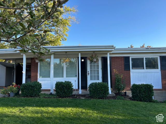 890 E BROOKSHIRE DR, Kaysville, UT 84037