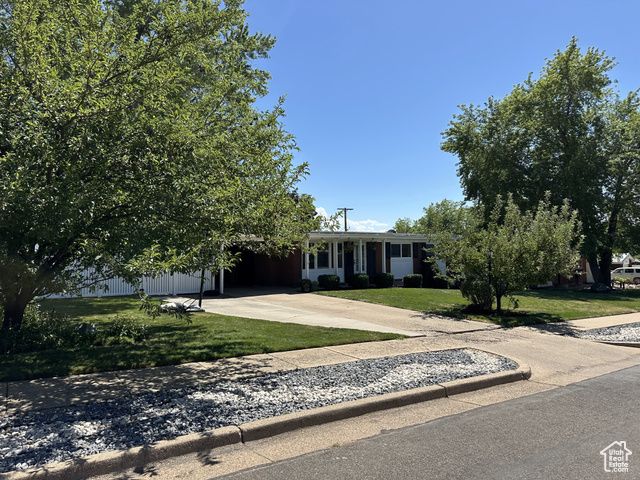 890 E BROOKSHIRE DR, Kaysville, UT 84037