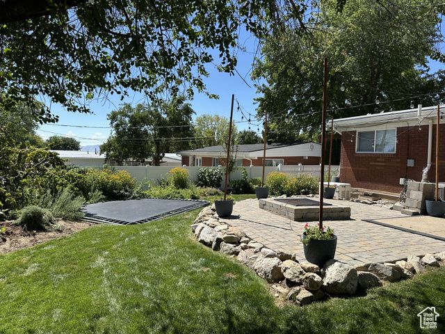 890 E BROOKSHIRE DR, Kaysville, UT 84037