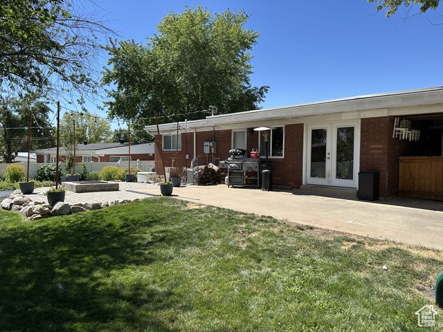 890 E BROOKSHIRE DR, Kaysville, UT 84037