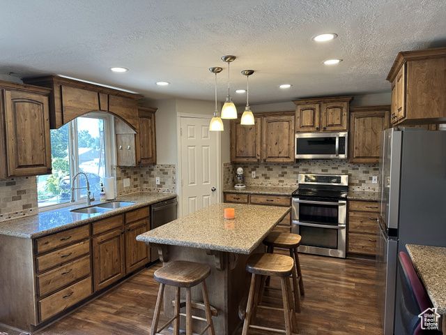 890 E BROOKSHIRE DR, Kaysville, UT 84037