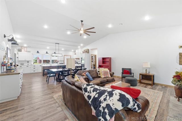 8952 S 429, Chouteau, OK 74337