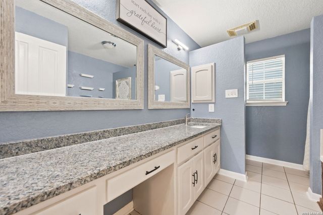 104 Shadow Woods, La Vernia, TX 78121