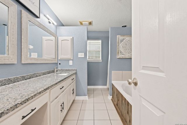 104 Shadow Woods, La Vernia, TX 78121