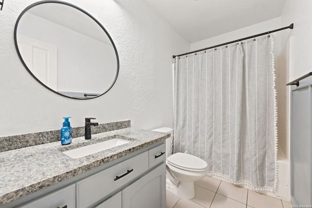 104 Shadow Woods, La Vernia, TX 78121