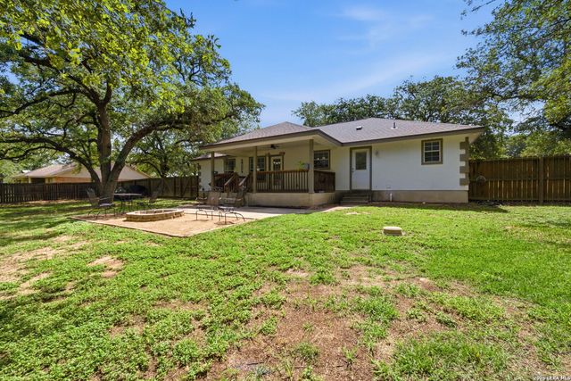 104 Shadow Woods, La Vernia, TX 78121