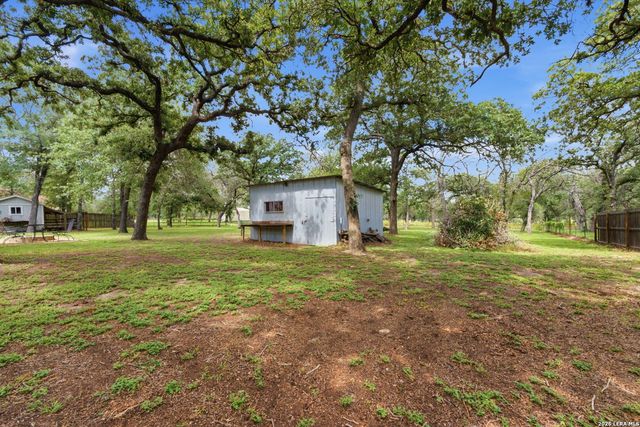 104 Shadow Woods, La Vernia, TX 78121
