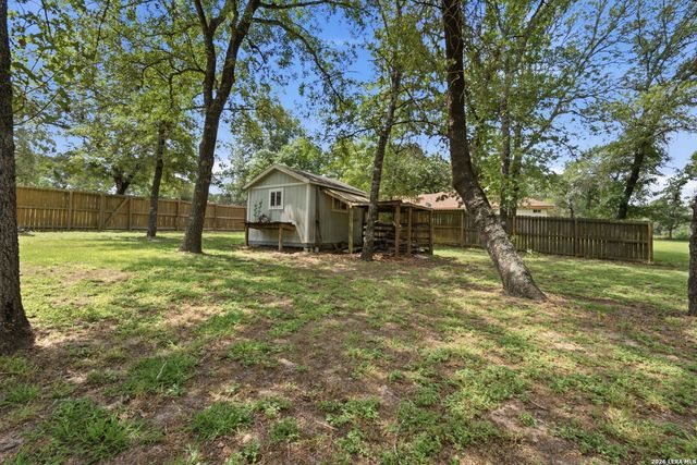 104 Shadow Woods, La Vernia, TX 78121
