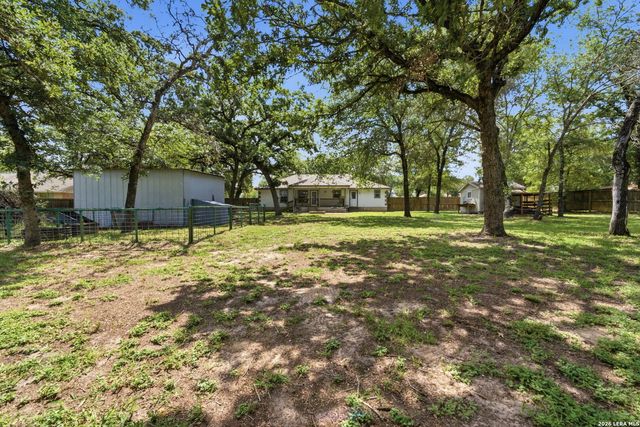 104 Shadow Woods, La Vernia, TX 78121