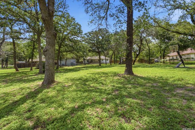 104 Shadow Woods, La Vernia, TX 78121