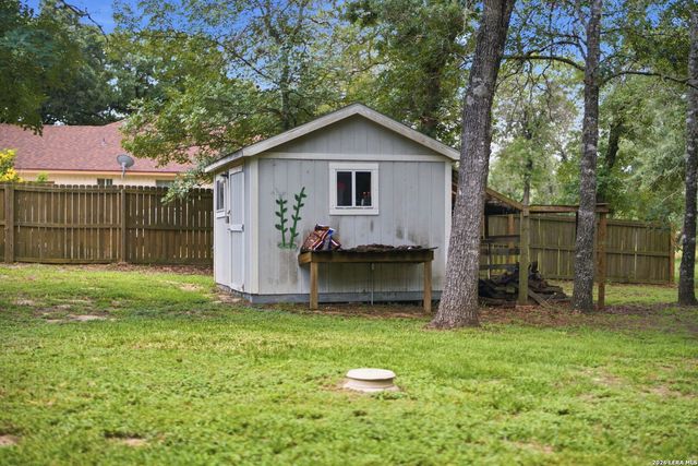 104 Shadow Woods, La Vernia, TX 78121