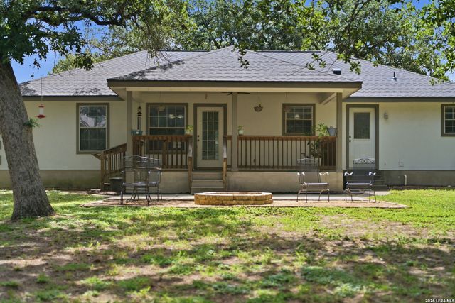 104 Shadow Woods, La Vernia, TX 78121