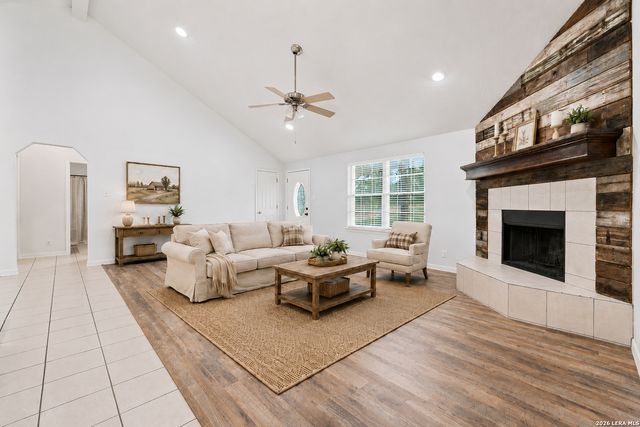 104 Shadow Woods, La Vernia, TX 78121
