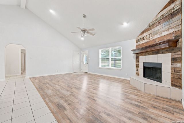 104 Shadow Woods, La Vernia, TX 78121