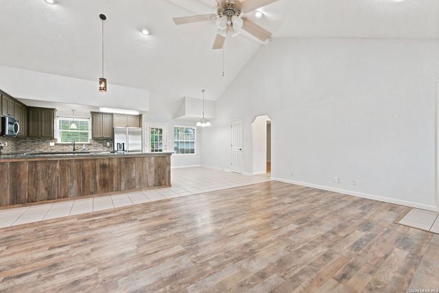 104 Shadow Woods, La Vernia, TX 78121