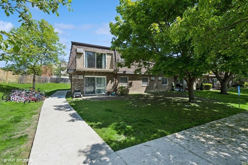 620 Trace Drive 207, Buffalo Grove, IL 60089