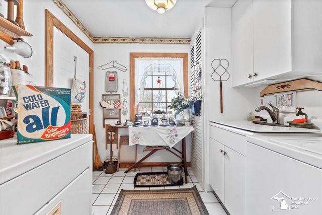 7577 S Huron River Drive, South Rockwood, MI 48179