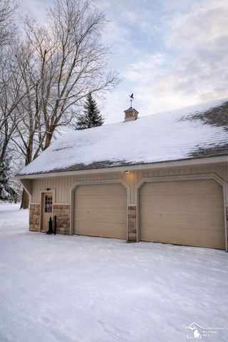 7577 S Huron River Drive, South Rockwood, MI 48179