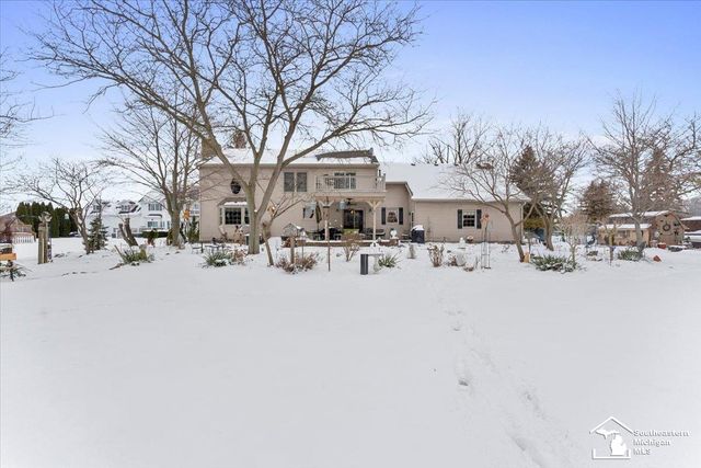 7577 S Huron River Drive, South Rockwood, MI 48179