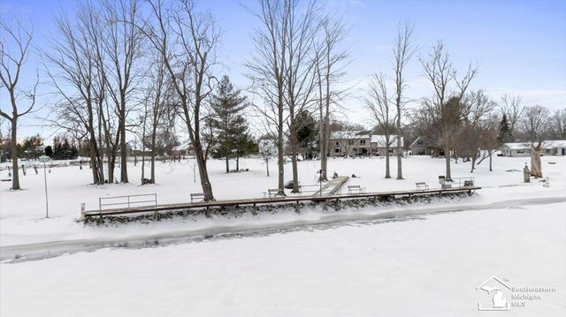 7577 S Huron River Drive, South Rockwood, MI 48179