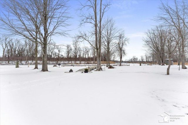 7577 S Huron River Drive, South Rockwood, MI 48179