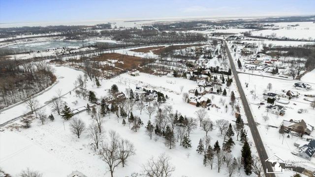 7577 S Huron River Drive, South Rockwood, MI 48179