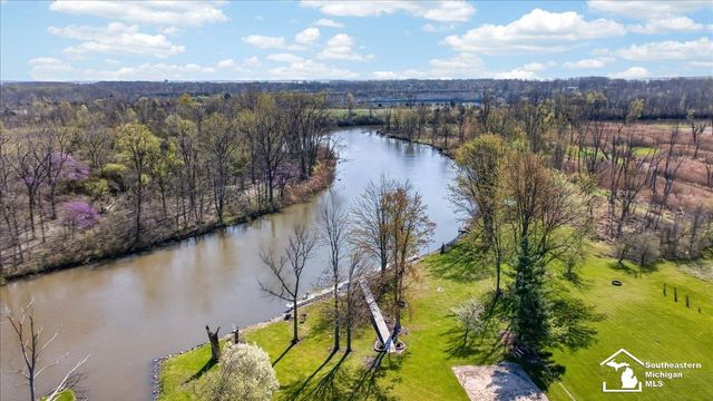 7577 S Huron River Drive, South Rockwood, MI 48179