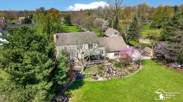 7577 S Huron River Drive, South Rockwood, MI 48179