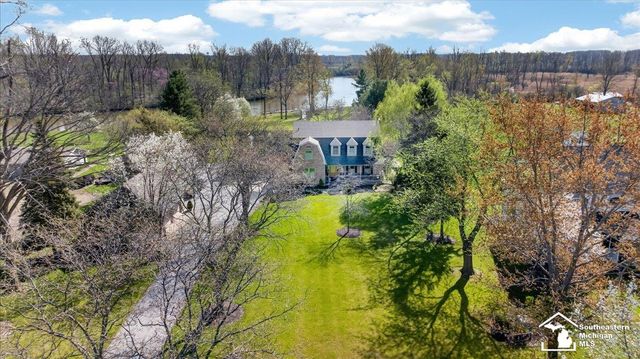 7577 S Huron River Drive, South Rockwood, MI 48179
