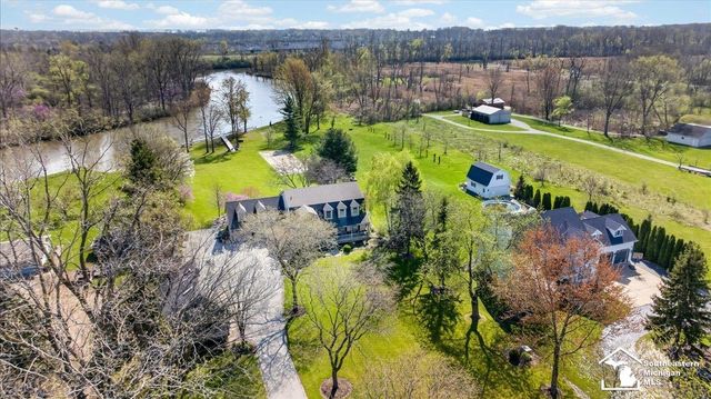 7577 S Huron River Drive, South Rockwood, MI 48179