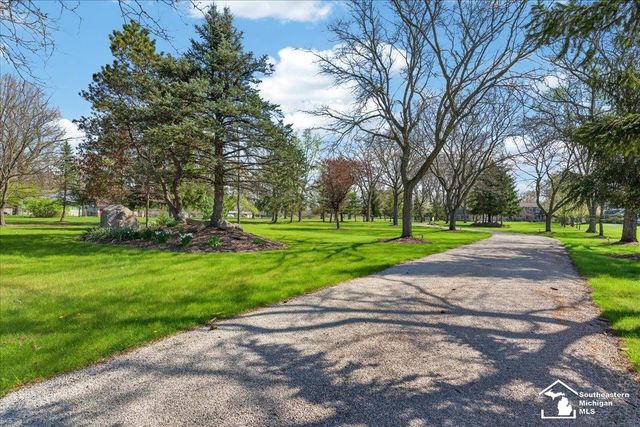 7577 S Huron River Drive, South Rockwood, MI 48179