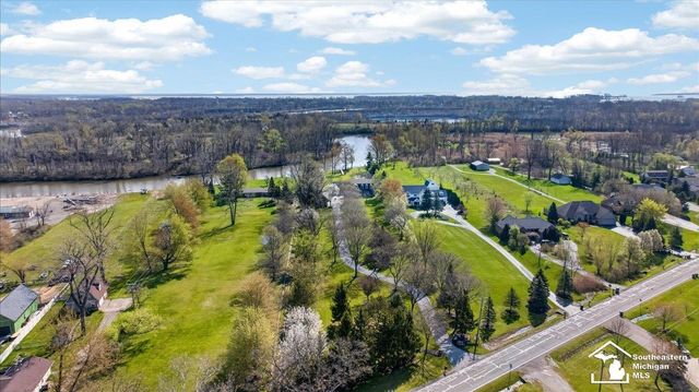 7577 S Huron River Drive, South Rockwood, MI 48179