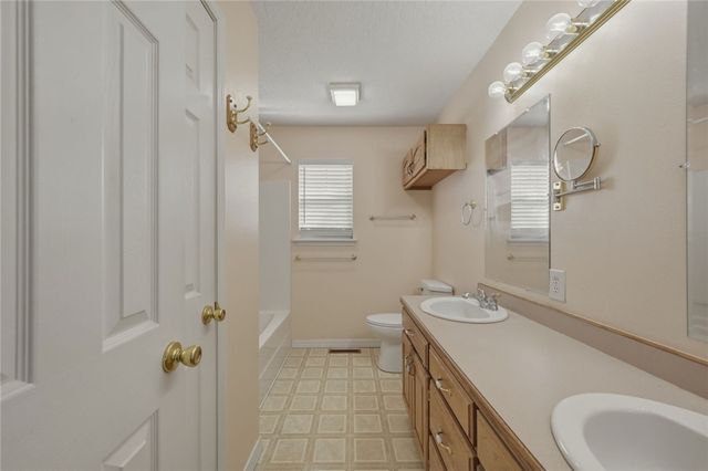 2724 N Missouri Avenue, Joplin, MO 64801