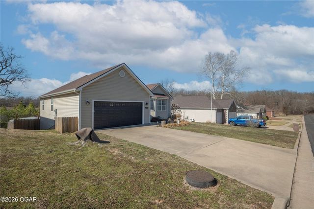2724 N Missouri Avenue, Joplin, MO 64801