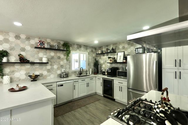 1011 W Elna Rae Street, Tempe, AZ 85281